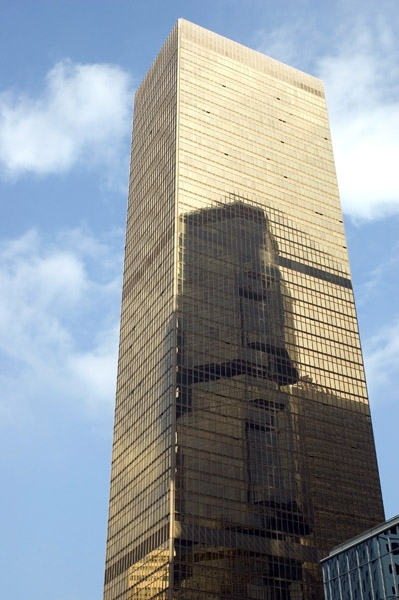 Złoty biurowiec w Hong Kongu - zdjęcia z Chin