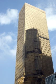 Złoty biurowiec w Hong Kongu