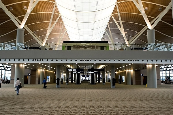 Nowy terminal - lotnisko Szanghaj - zdjęcia z Chin