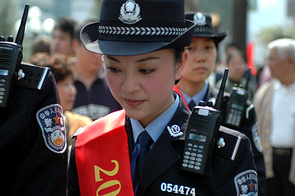 Urocza policjantka - zdjęcia z Chin