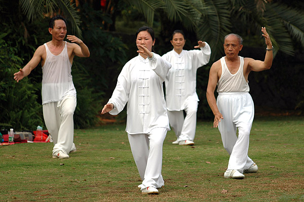 Parkowa grupa tai-ji - zdjęcia z Chin