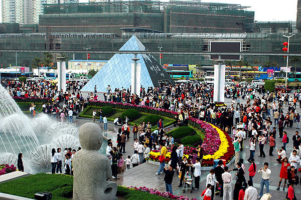 Tłumy przed oknem - zdjęcia z Chin