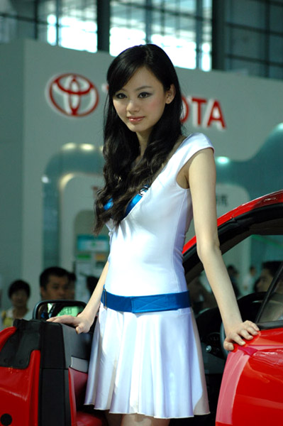Szczuplutka modelka BYD - zdjęcia z Chin