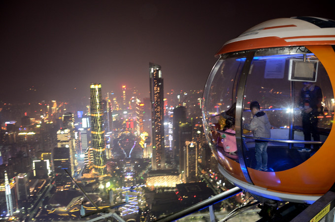 Canton Tower - Bubble Tram - zdjęcia z Chin