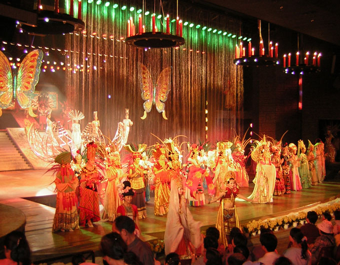 Oriental dress show - scena - zdjęcia z Chin