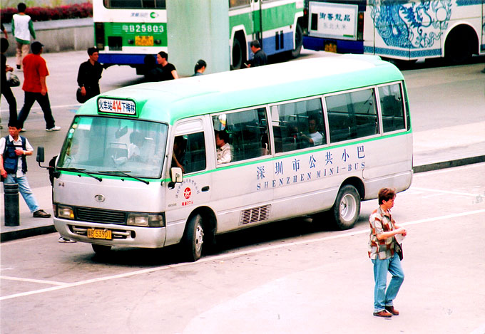 Najbardziej wariacki autobus - zdjęcia z Chin