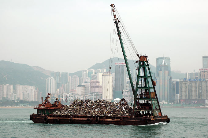 Wodna śmieciarka w Hong Kongu - zdjęcia z Chin
